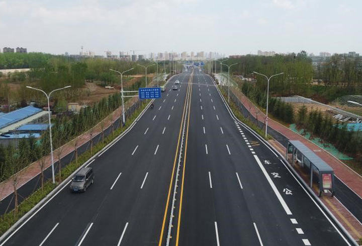 沿風河快速路